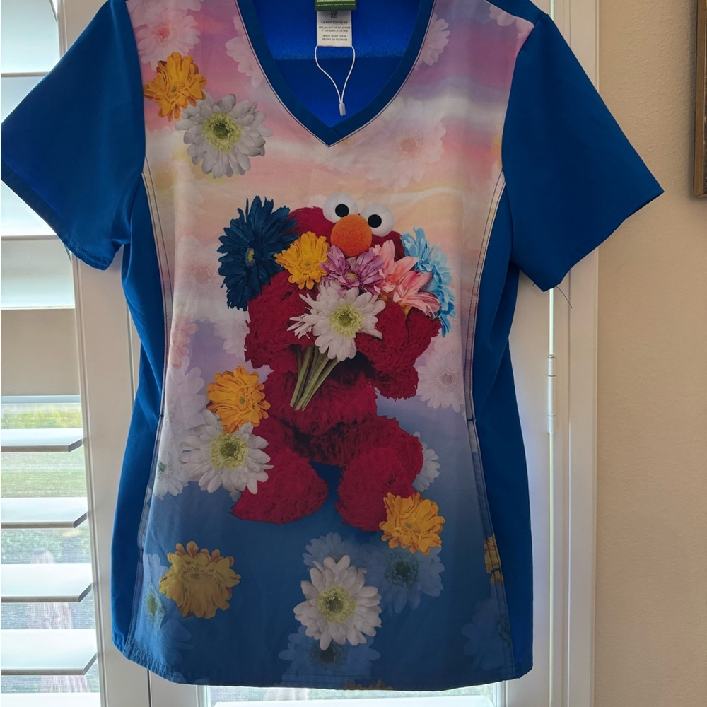 Elmo Flowers Cherokee Scrubs Tooniforms Sesame Street V Neck Top Size XS